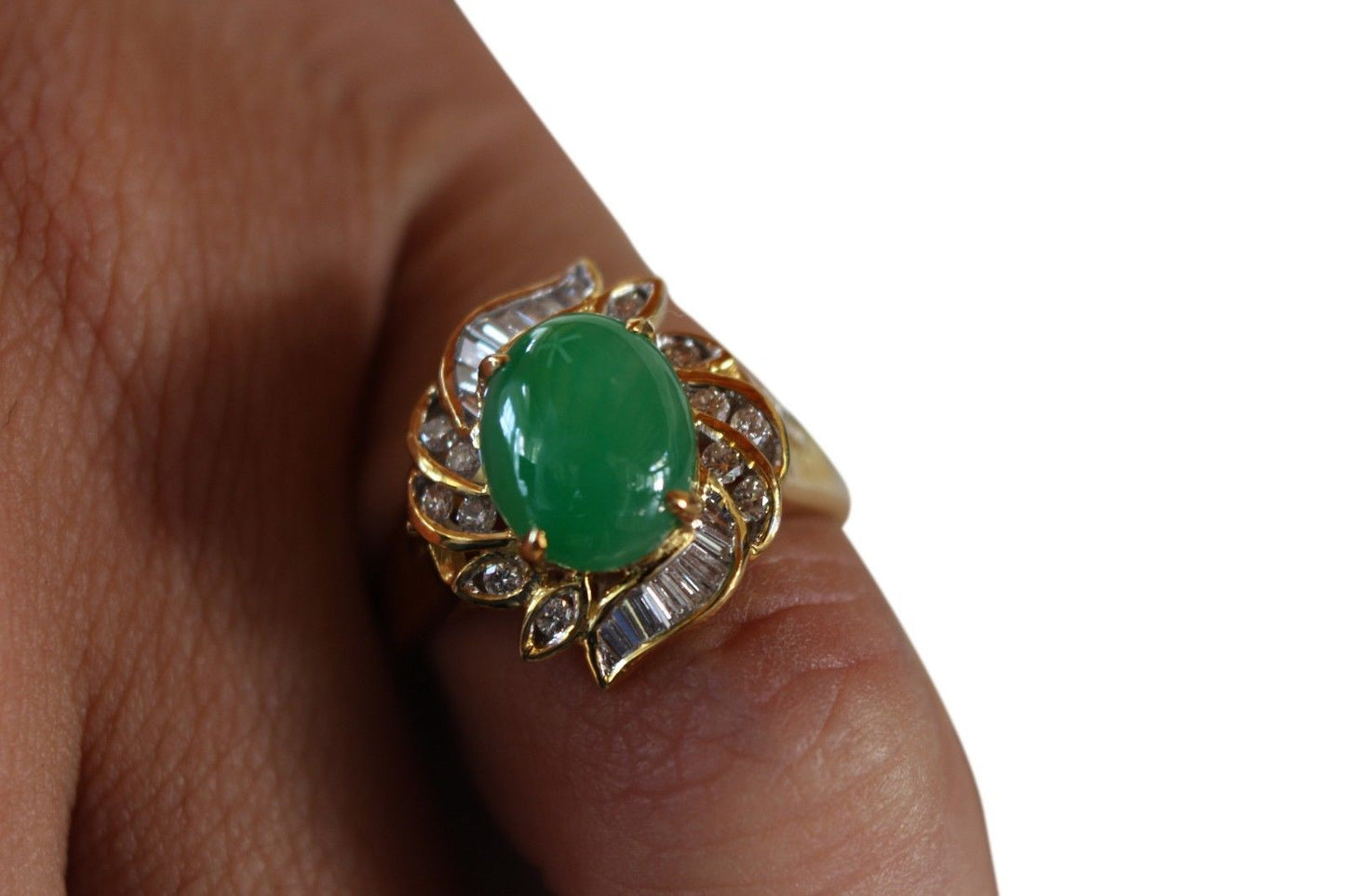 Fine Size 6.75 Round Imperial Jade Ring with 0.472ct Diamonds 18K Gold Band