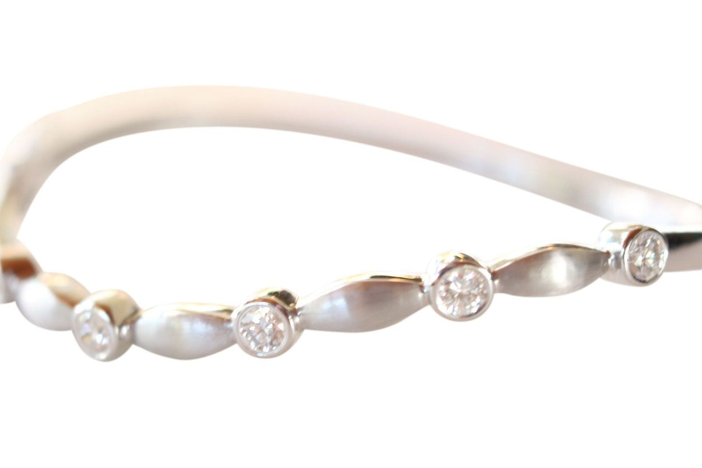 Diamond Studded 18K White Gold Bracelet 0.58ct Diamonds