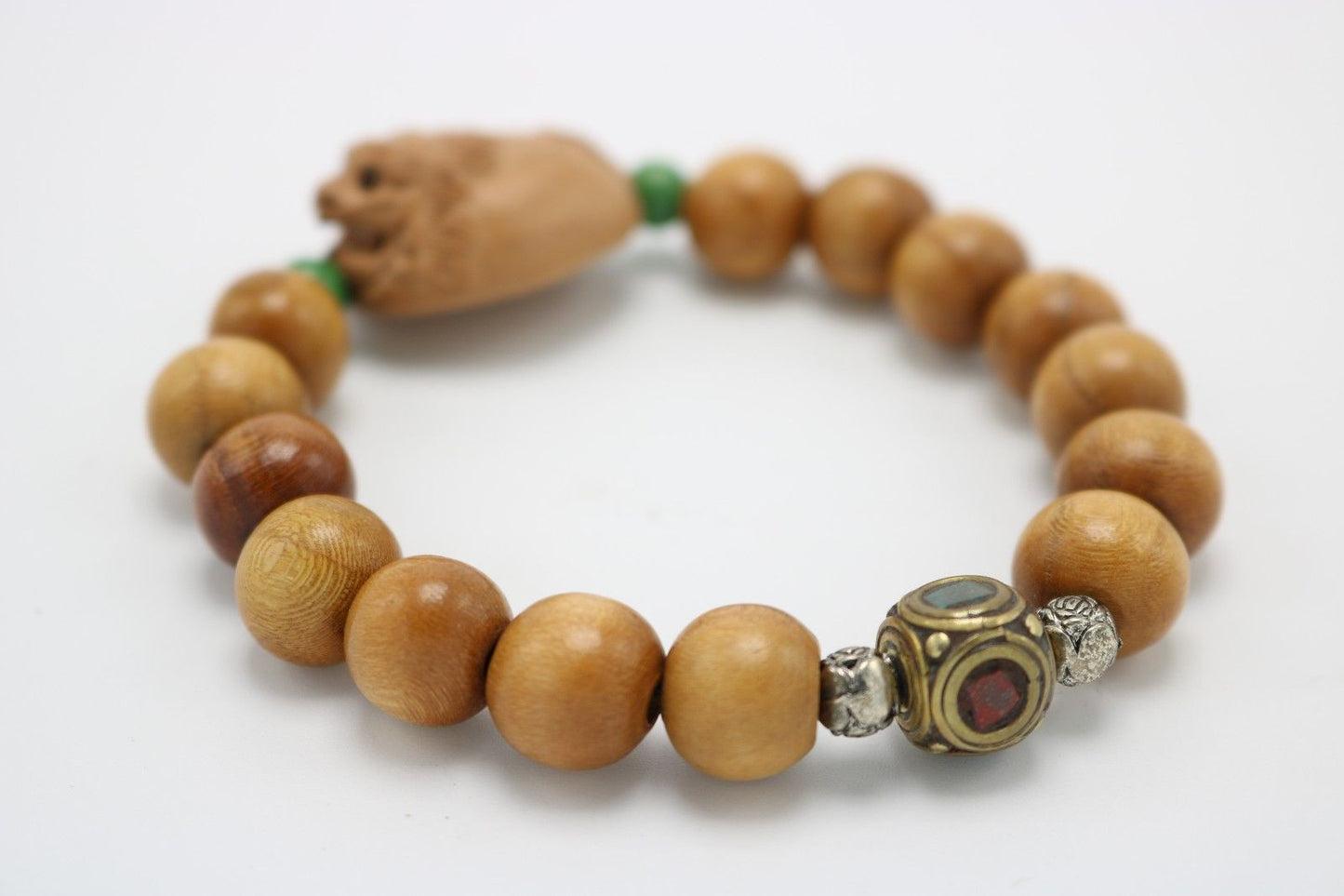 Beautiful Wooden Hand Carved Foo Dog Beaded Bracelet w Metal Bead