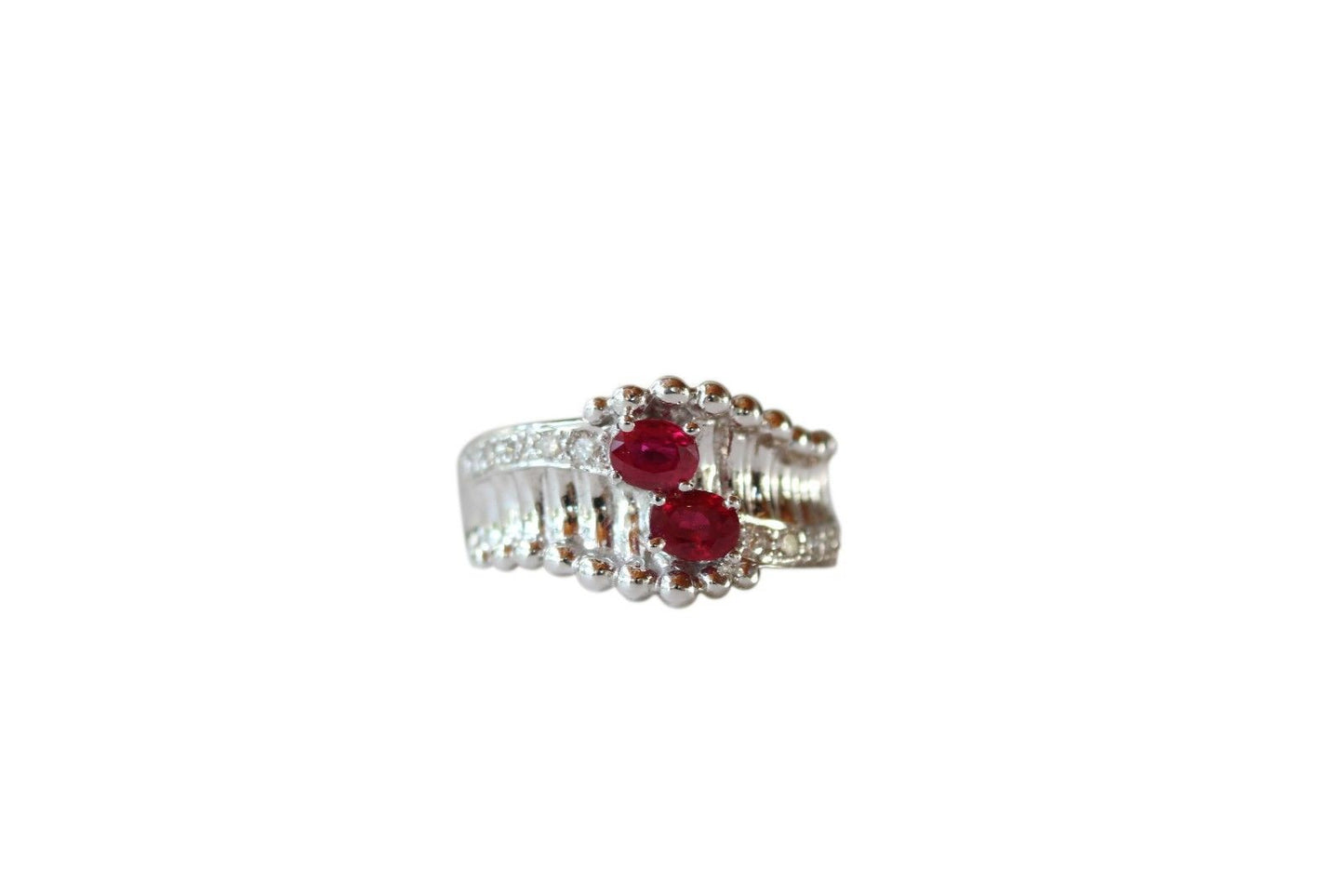 Size 5 18K Gold Beautiful Twin Ruby Eyed Ring 0.62ct Rubies